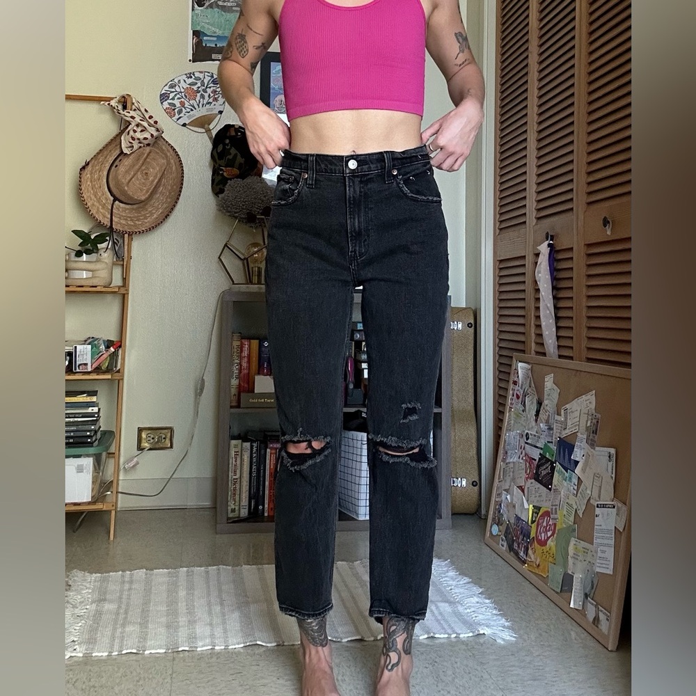 Abercrombie and Fitch Black Distressed Jeans in Size 4